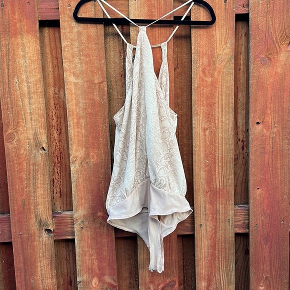 BCBGMAXAZRIA Bare Pink Python Print Faux Wrap Front Snake Print Bodysuit Sz L - Picture 12 of 16